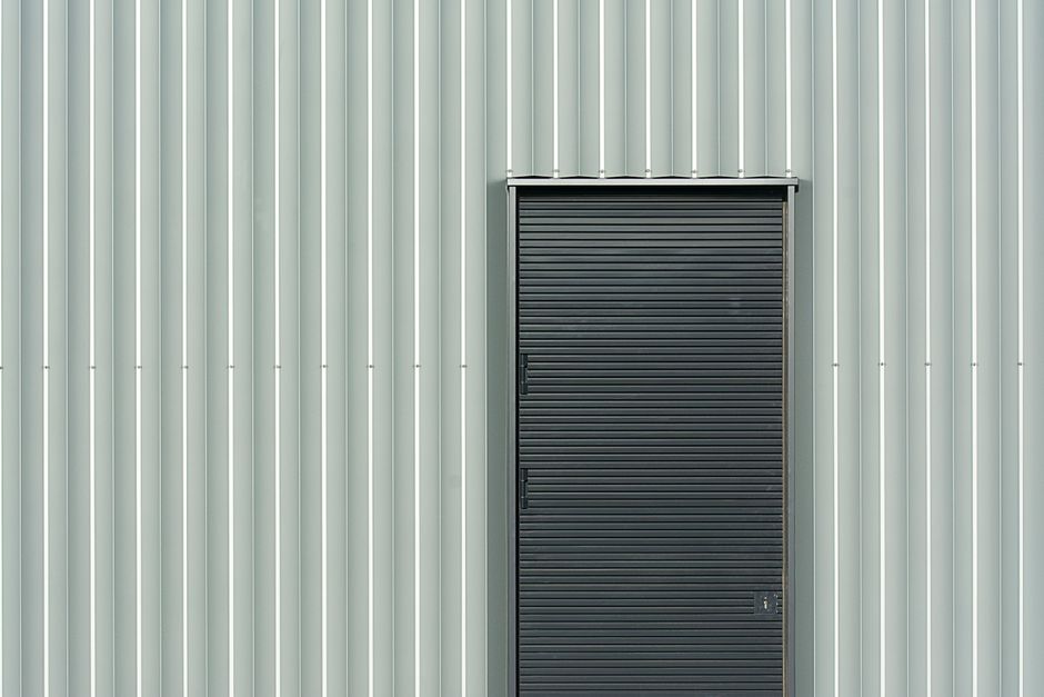 Puerta de acero de diseño moderno