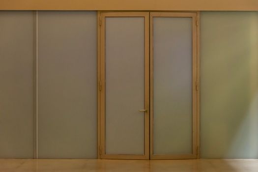 Puerta con vidrio esmerilado
