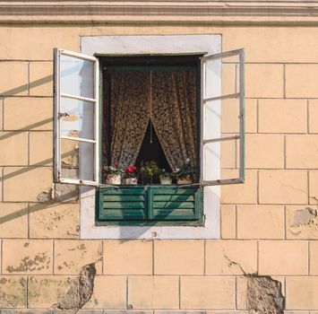 Ventana abatible de PVC